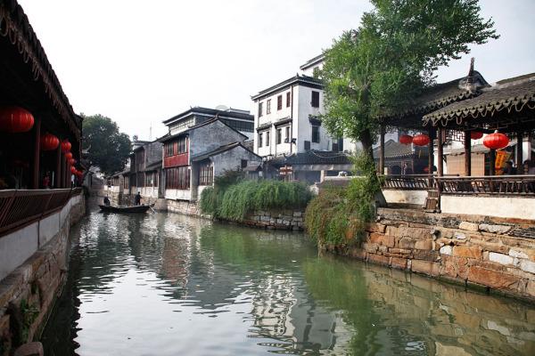 江苏一女子发现双十一预售还没活动价便宜被气哭，遇到这种事该如何维权？